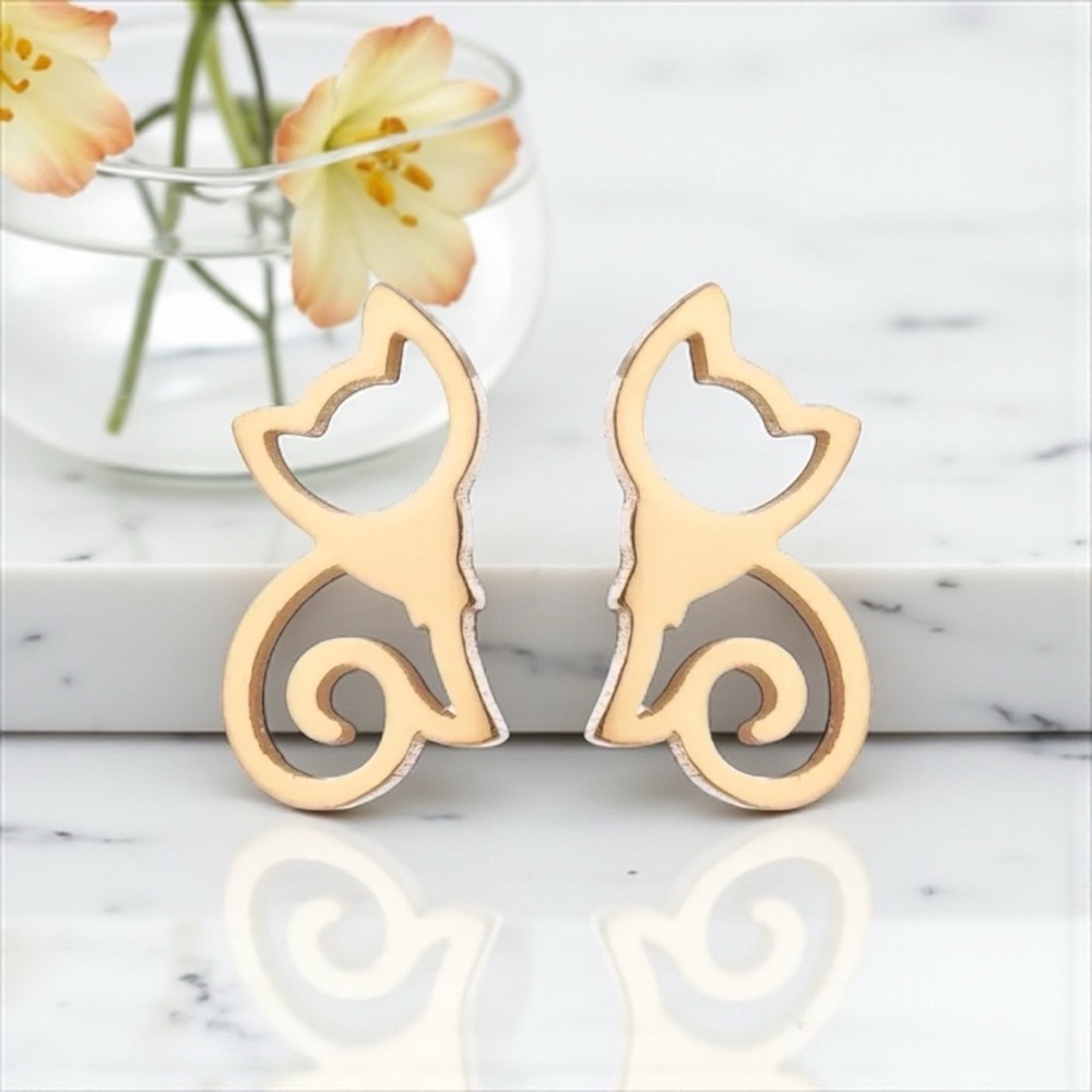 Charming Gold Cat Stud Earrings - NWOT